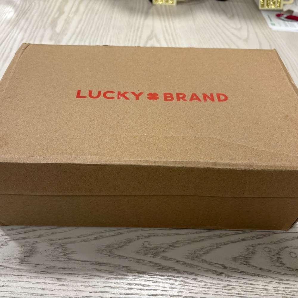 Size 6M Lucky Brand,
Black Ankle Strap Women's flats shoe
NEW IN BOX - Picture 4 of 10